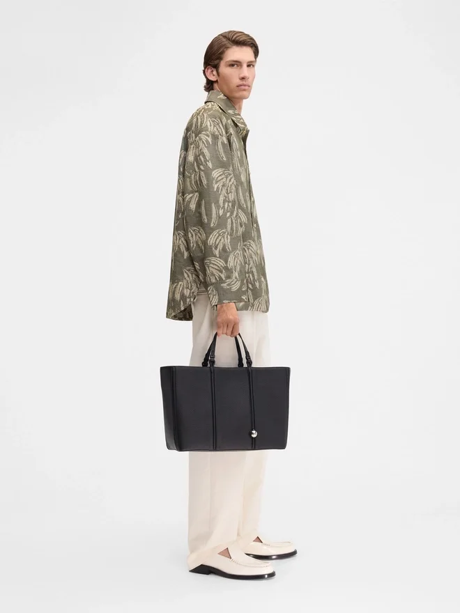The Bateau long-sleeve shirt Long-sleeved and slanted pocket shirt The Bateau long-sleeve shirt Long-sleeved and slanted pocket shirt