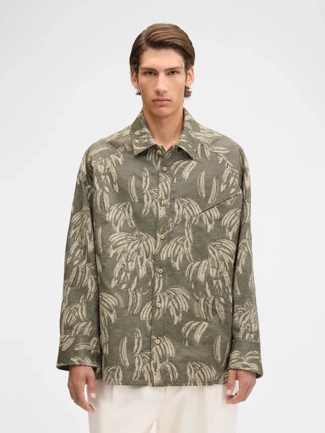 The Bateau long-sleeve shirt Long-sleeved and slanted pocket shirt The Bateau long-sleeve shirt Long-sleeved and slanted pocket shirt