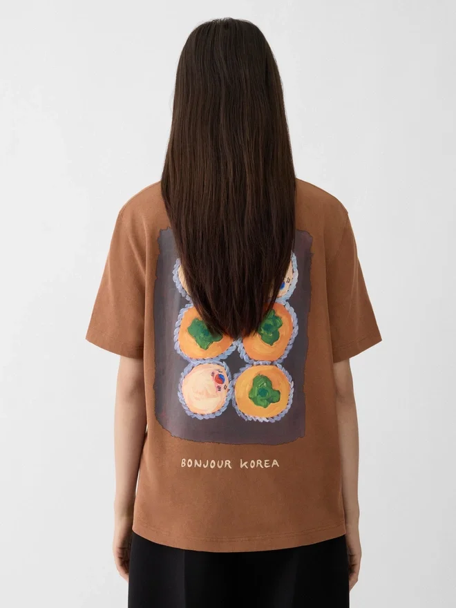 The Bonjour Korea t-shirt Logo t-shirt – exclusively sold online and in our South Korean points of sale The Bonjour Korea t-shirt Logo t-shirt – exclusively sold online and in our South Korean points of sale