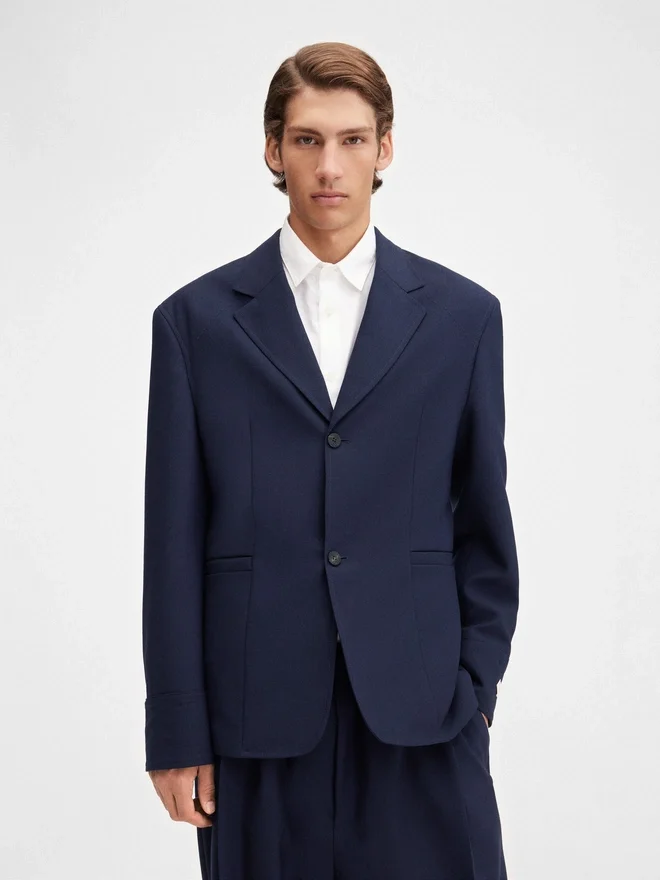 The Canevas jacket Darted suit jacket The Canevas jacket Darted suit jacket
