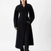 The Curvo coat Round-shoulder coat
