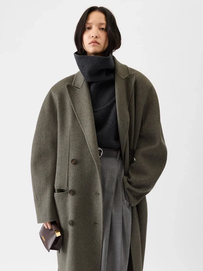 The Curvo Man’s coat Relaxed coat The Curvo Man’s coat Relaxed coat