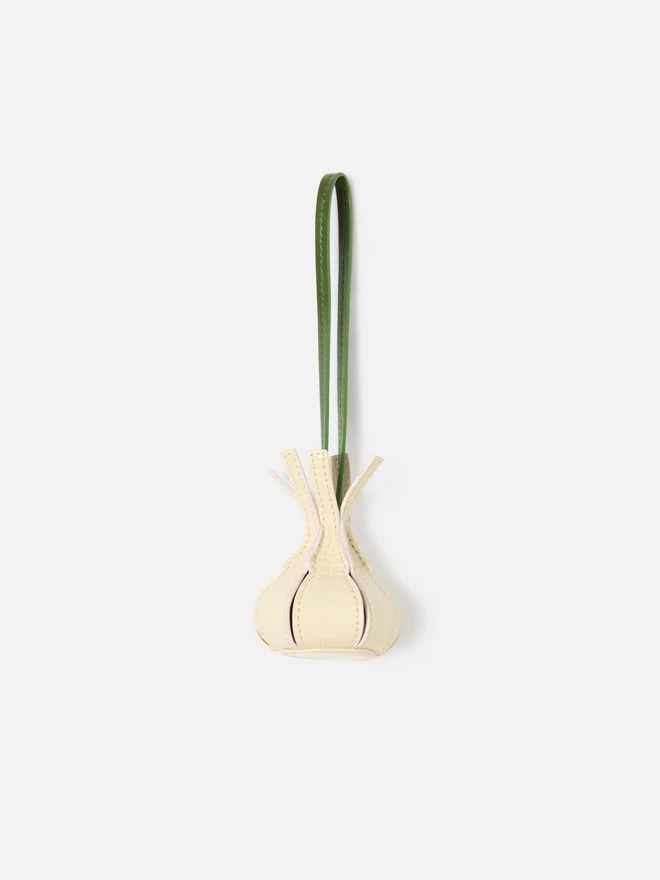 The garlic Origami garlic-shaped bag charm The garlic Origami garlic-shaped bag charm