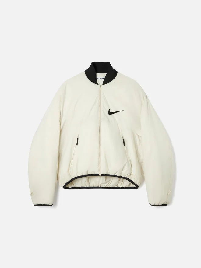 The Gore-Tex jacket Jacquemus + Nike 2-in-1 Gore-Tex jacket – Jacquemus + Nike collaboration The Gore-Tex jacket Jacquemus + Nike 2-in-1 Gore-Tex jacket – Jacquemus + Nike collaboration