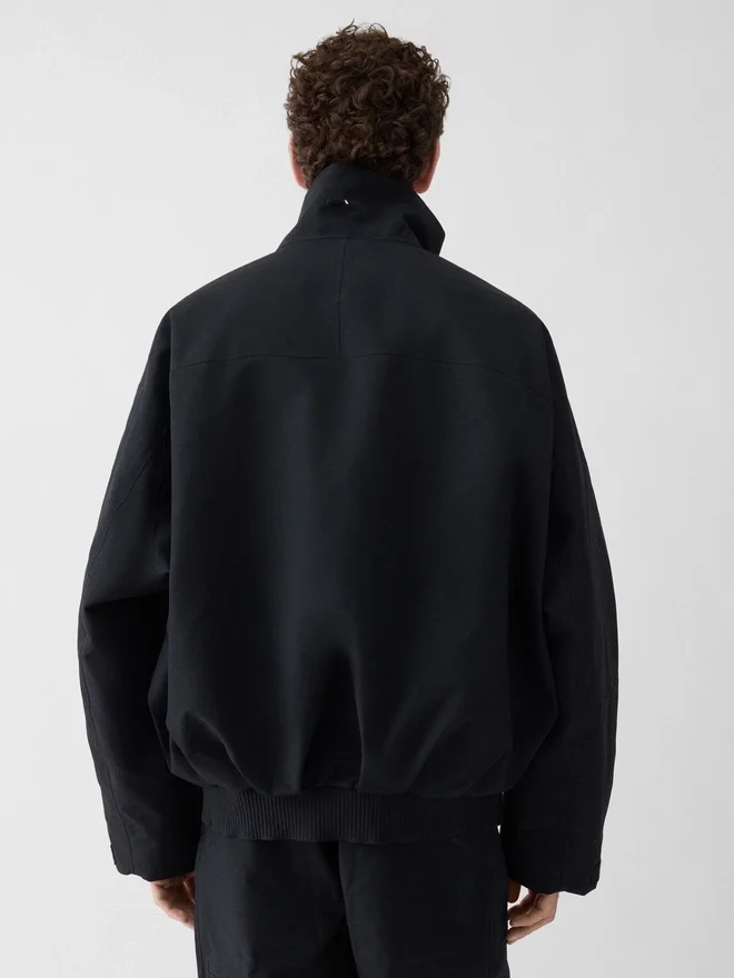 The Gore-Tex jacket Jacquemus + Nike 2-in-1 Gore-Tex jacket – Jacquemus + Nike collaboration The Gore-Tex jacket Jacquemus + Nike 2-in-1 Gore-Tex jacket – Jacquemus + Nike collaboration