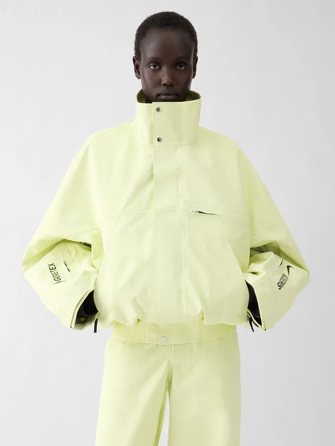The Gore-Tex jacket Jacquemus + Nike 2-in-1 Gore-Tex jacket – Jacquemus + Nike collaboration The Gore-Tex jacket Jacquemus + Nike 2-in-1 Gore-Tex jacket – Jacquemus + Nike collaboration