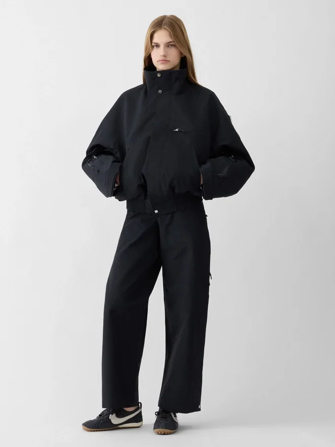 The Gore-Tex jacket Jacquemus + Nike 2-in-1 Gore-Tex jacket – Jacquemus + Nike collaboration The Gore-Tex jacket Jacquemus + Nike 2-in-1 Gore-Tex jacket – Jacquemus + Nike collaboration