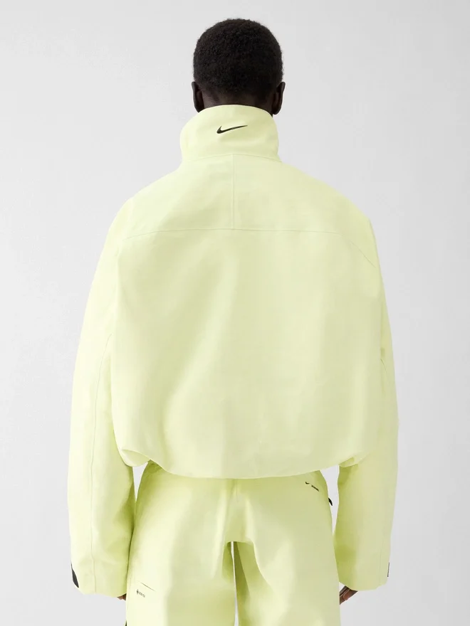 The Gore-Tex jacket Jacquemus + Nike 2-in-1 Gore-Tex jacket – Jacquemus + Nike collaboration The Gore-Tex jacket Jacquemus + Nike 2-in-1 Gore-Tex jacket – Jacquemus + Nike collaboration