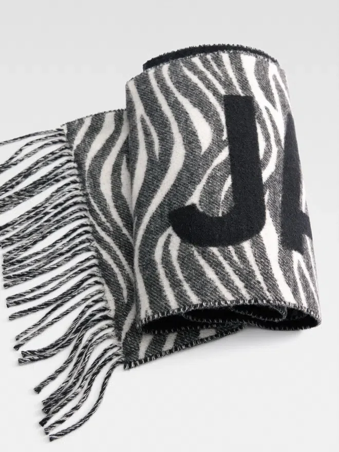 The Jacquemus scarf Fringe logo scarf The Jacquemus scarf Fringe logo scarf