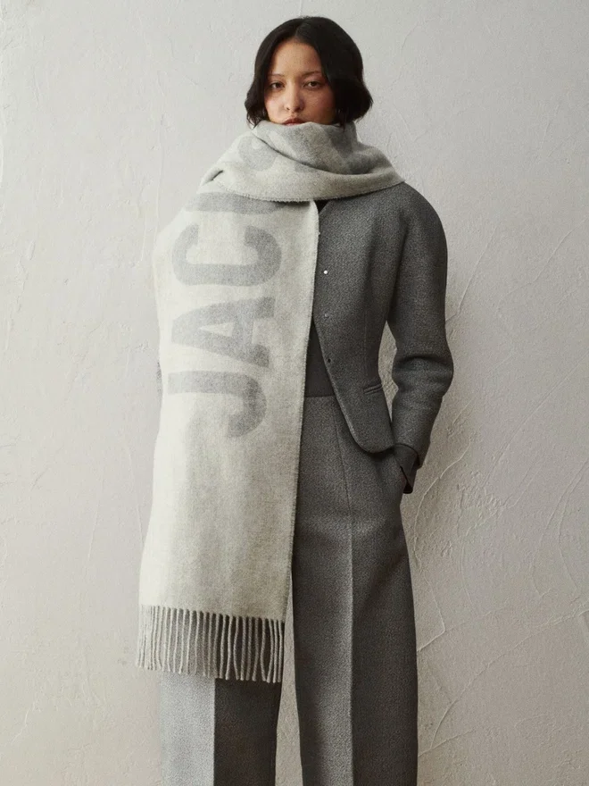 The Jacquemus scarf Fringe logo scarf The Jacquemus scarf Fringe logo scarf