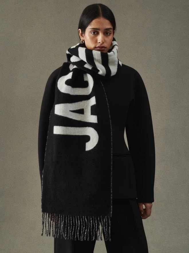 The Jacquemus scarf Fringe logo scarf The Jacquemus scarf Fringe logo scarf