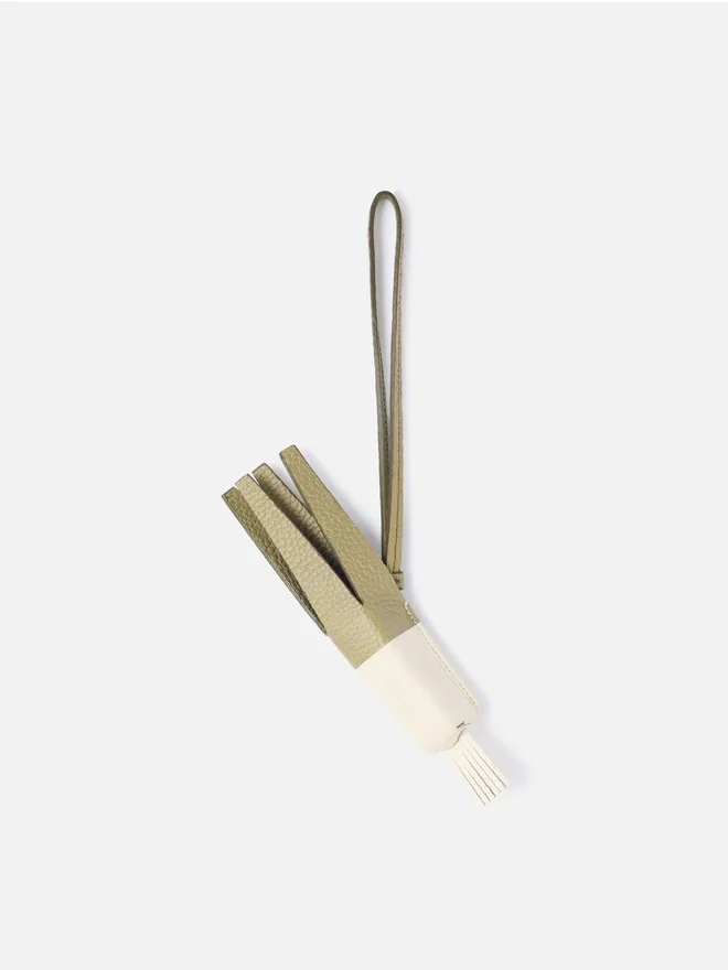 The leek Origami leek-shaped bag charm The leek Origami leek-shaped bag charm