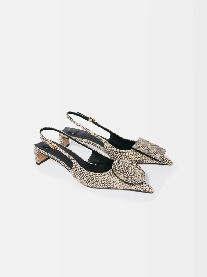The low Duelo slingbacks Circle and square kitten heels The low Duelo slingbacks Circle and square kitten heels