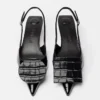 The low Duelo slingbacks Circle and square kitten heels The low Duelo slingbacks Circle and square kitten heels