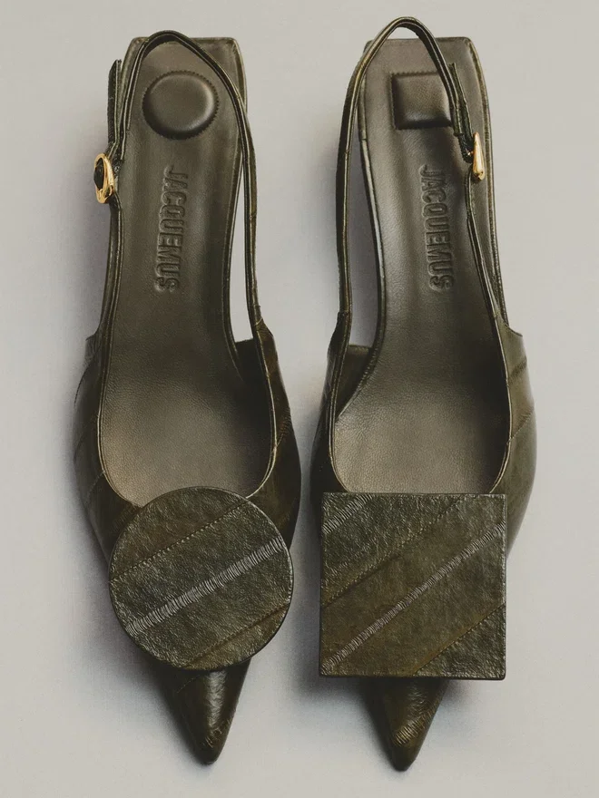 The low Duelo slingbacks Circle and square kitten heels The low Duelo slingbacks Circle and square kitten heels