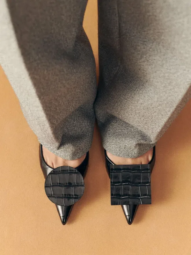 The low Duelo slingbacks Circle and square kitten heels The low Duelo slingbacks Circle and square kitten heels