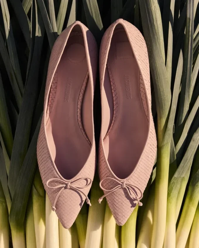 The low Tourni heels Low twisted pumps