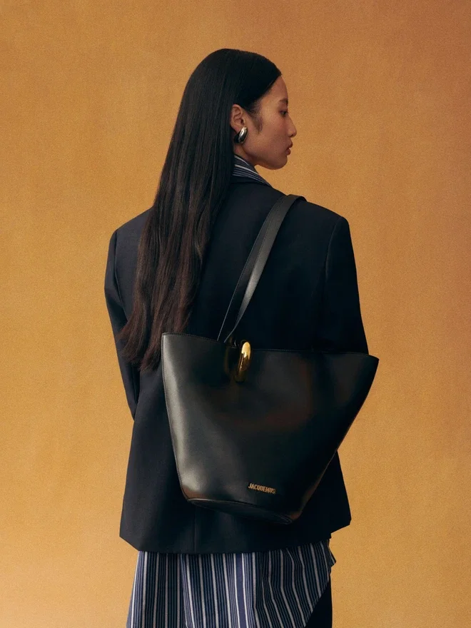 The medium Bambola Medium asymmetric bucket bag The medium Bambola Medium asymmetric bucket bag