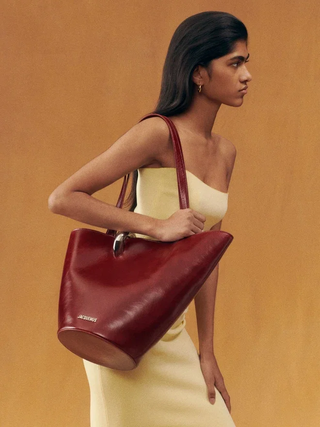 The medium Bambola Medium asymmetric bucket bag The medium Bambola Medium asymmetric bucket bag
