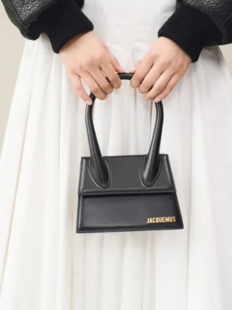 The medium Chiquito Leather handbag