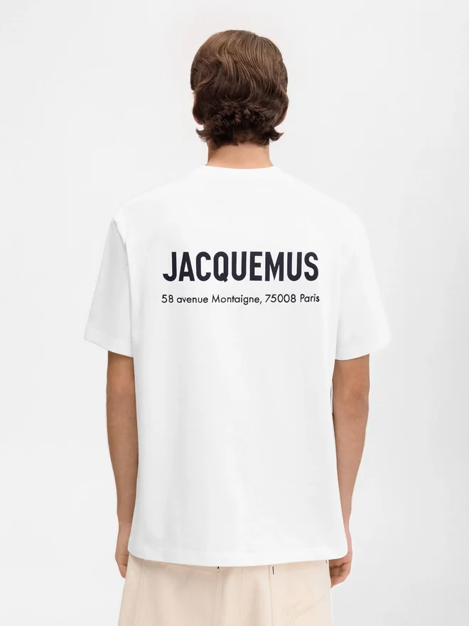 The Montaigne address t-shirt Short-sleeved t-shirt with logo and address – sold exclusively online and in our Paris store The Montaigne address t-shirt Short-sleeved t-shirt with logo and address – sold exclusively online and in our Paris store