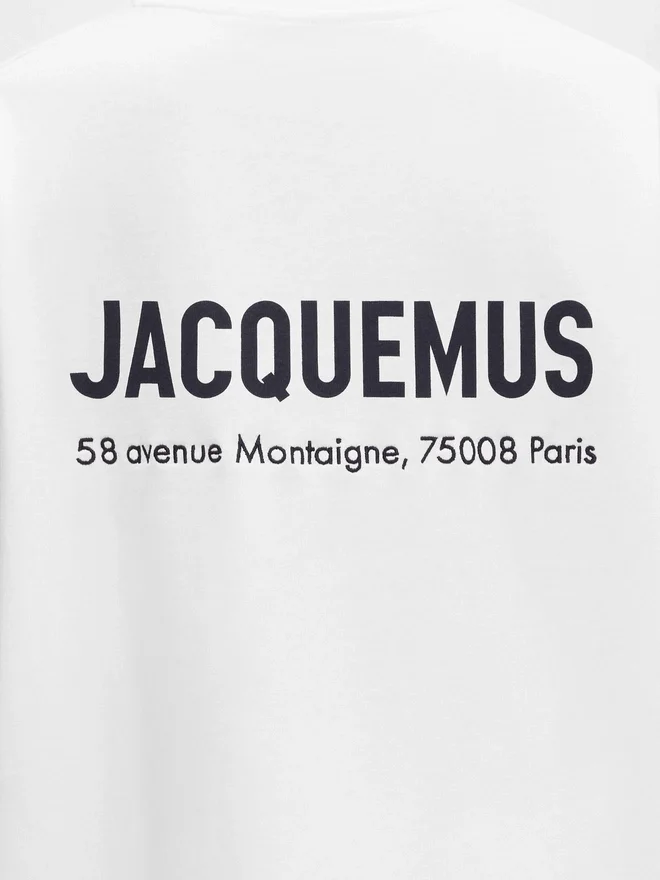 The Montaigne address t-shirt Short-sleeved t-shirt with logo and address – sold exclusively online and in our Paris store The Montaigne address t-shirt Short-sleeved t-shirt with logo and address – sold exclusively online and in our Paris store