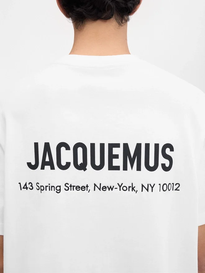 The New York address t-shirt Short-sleeved t-shirt with logo and address – sold exclusively online and in our New York store The New York address t-shirt Short-sleeved t-shirt with logo and address – sold exclusively online and in our New York store