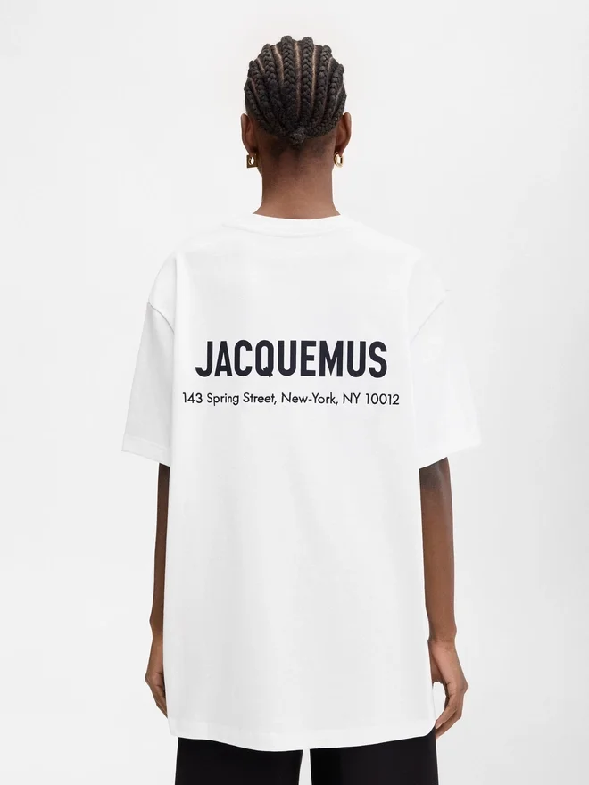 The New York address t-shirt Short-sleeved t-shirt with logo and address – sold exclusively online and in our New York store The New York address t-shirt Short-sleeved t-shirt with logo and address – sold exclusively online and in our New York store