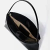 The Ovalo clutch Folded shoulder bag