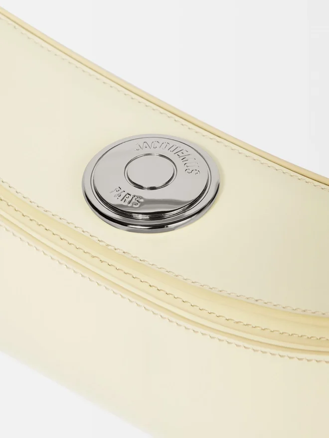 The Ovalo clutch Folded shoulder bag The Ovalo clutch Folded shoulder bag
