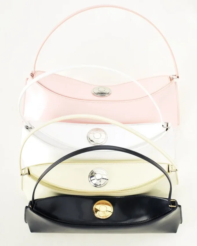 The Ovalo clutch Folded shoulder bag The Ovalo clutch Folded shoulder bag