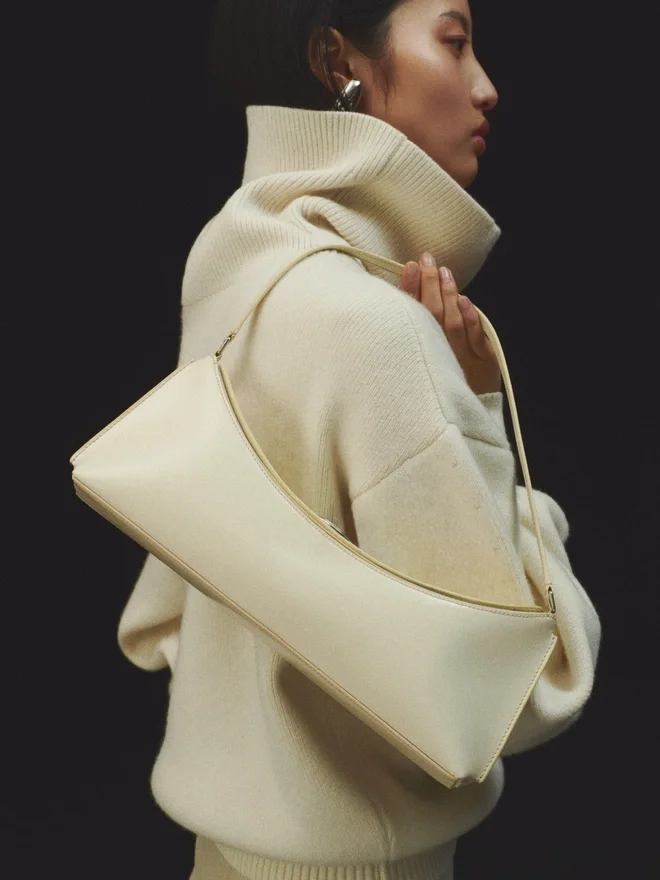 The Ovalo clutch Folded shoulder bag The Ovalo clutch Folded shoulder bag