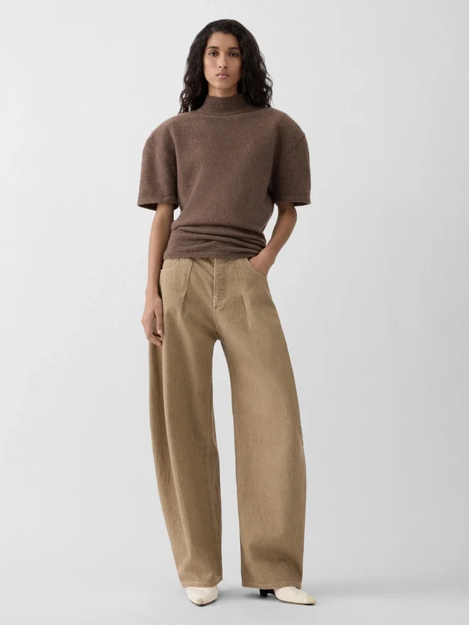 The Ovalo de-Nîmes denim pants High-waisted curved jeans The Ovalo de-Nîmes denim pants High-waisted curved jeans
