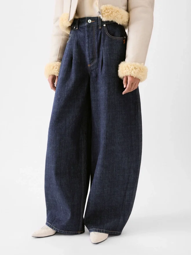The Ovalo de-Nîmes denim pants High-waisted curved jeans The Ovalo de-Nîmes denim pants High-waisted curved jeans
