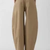 The Ovalo de-Nîmes denim pants High-waisted curved jeans The Ovalo de-Nîmes denim pants High-waisted curved jeans