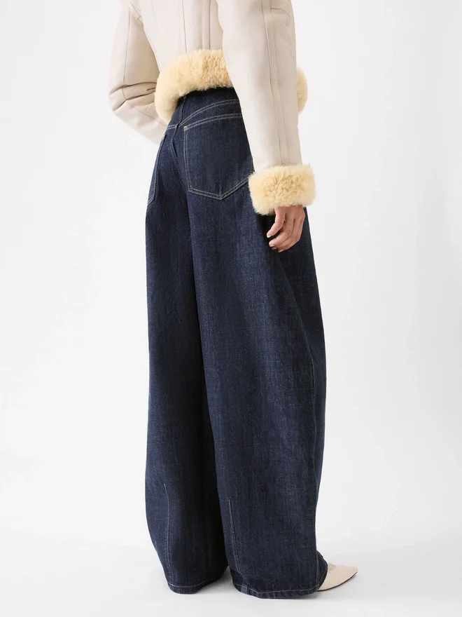 The Ovalo de-Nîmes denim pants High-waisted curved jeans The Ovalo de-Nîmes denim pants High-waisted curved jeans