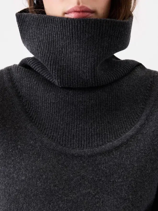 The Pallone knit Wide turtleneck sweater The Pallone knit Wide turtleneck sweater