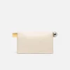 The Rond Carré clutch Take-out clutch