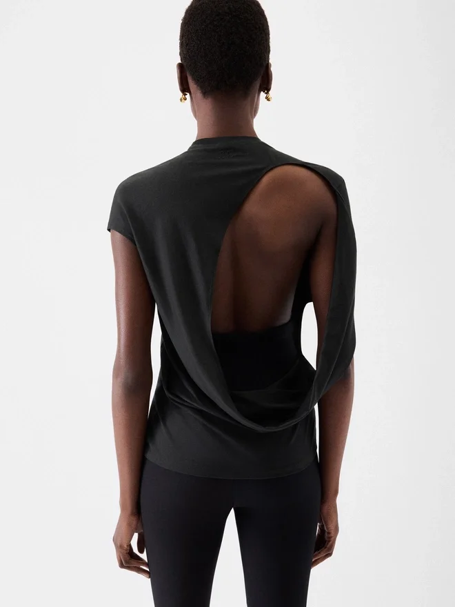 The Salerno t-shirt Open-back t-shirt The Salerno t-shirt Open-back t-shirt