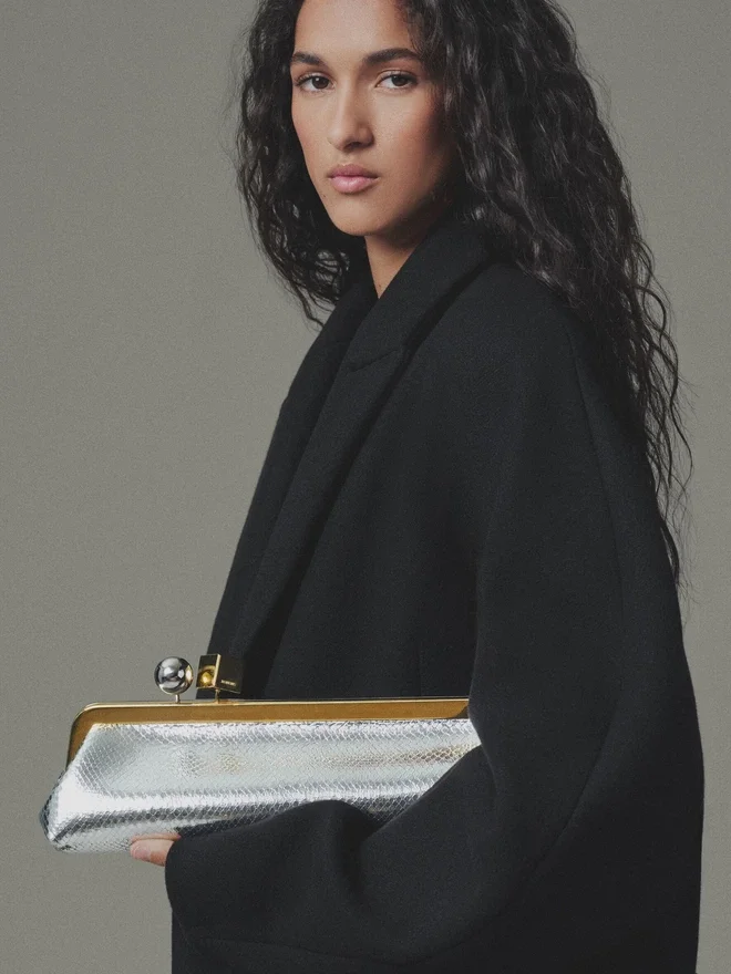 The Salon clutch Long clasp bag The Salon clutch Long clasp bag