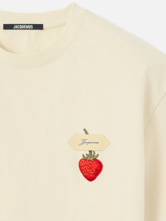The strawberry t-shirt Logo t-shirt with strawberry patch The strawberry t-shirt Logo t-shirt with strawberry patch