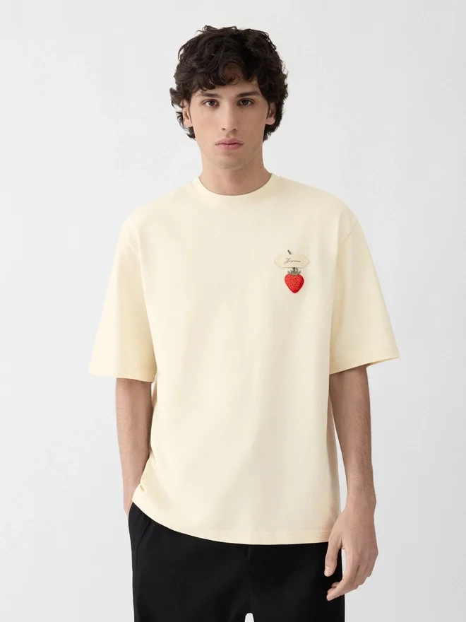 The strawberry t-shirt Logo t-shirt with strawberry patch The strawberry t-shirt Logo t-shirt with strawberry patch