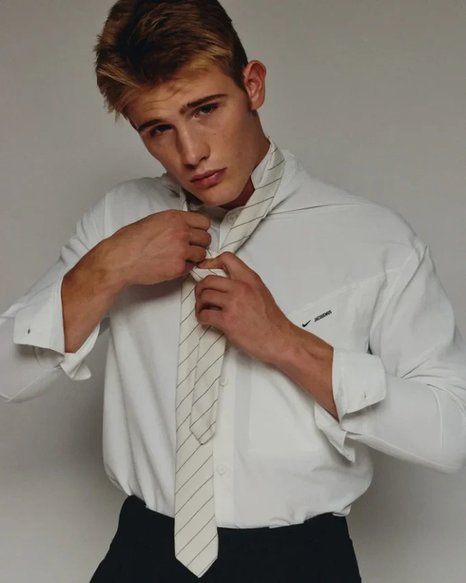 The tech shirt Jacquemus + Nike Technical shirt – Jacquemus + Nike collaboration The tech shirt Jacquemus + Nike Technical shirt – Jacquemus + Nike collaboration